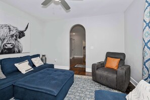 House, Multiple Beds, Patio, Garden View (Hunley Haven Retreat) | Living area