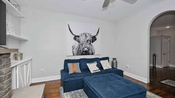 House, Multiple Beds, Patio, Garden View (Hunley Haven Retreat) | Living area