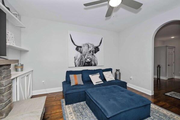 Nhà, nhiều giường, sân hiên, quang cảnh vườn (Hunley Haven Retreat) | Khu phòng khách