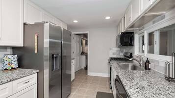 House, Multiple Beds, Patio, Garden View (Hunley Haven Retreat) | Private kitchen | Coffee/tea maker