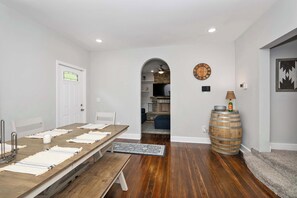 Nhà, nhiều giường, sân hiên, quang cảnh vườn (Hunley Haven Retreat) | Nội thất