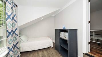 House, Multiple Beds, Patio, Garden View (Hunley Haven Retreat) | 4 bedrooms, individually decorated, individually furnished, bed sheets