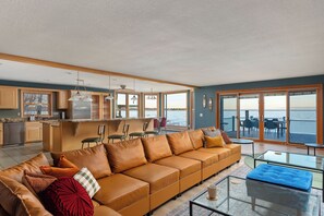 Smart TV, chimenea y videojuegos 