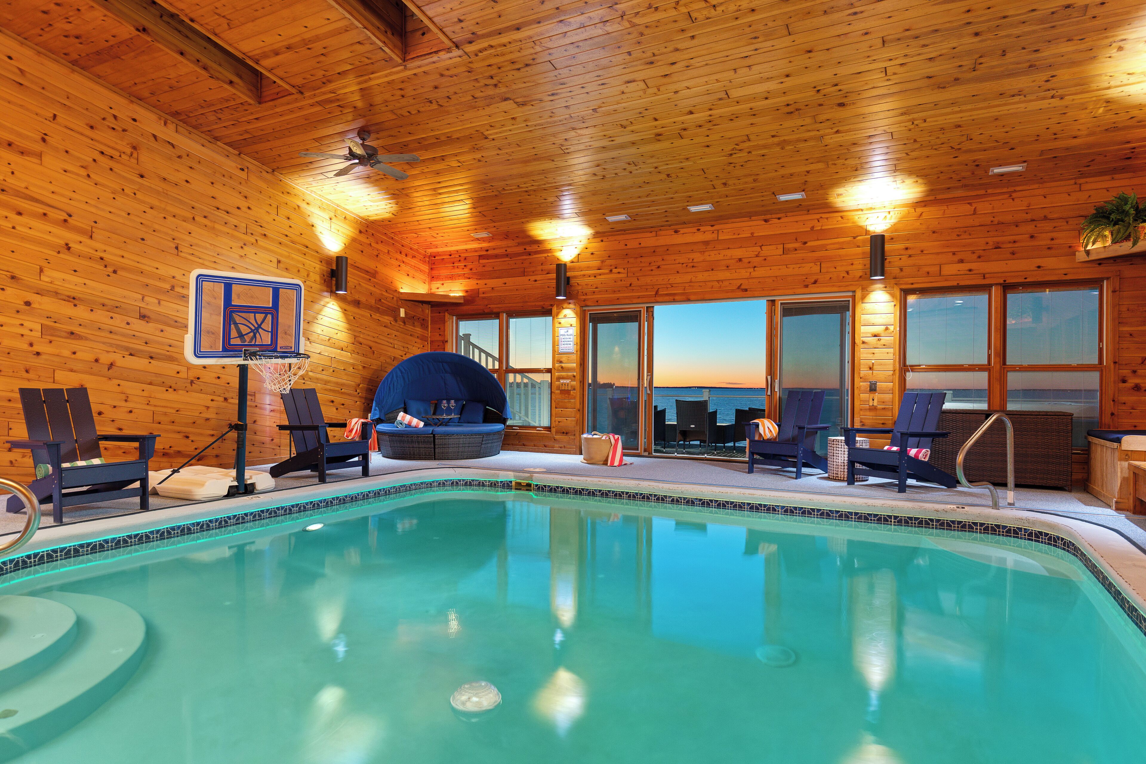 Una piscina techada, una piscina climatizada