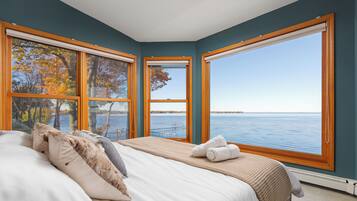 6 bedrooms, iron/ironing board, WiFi, bed sheets