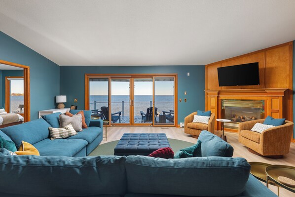 Smart TV, chimenea y videojuegos 