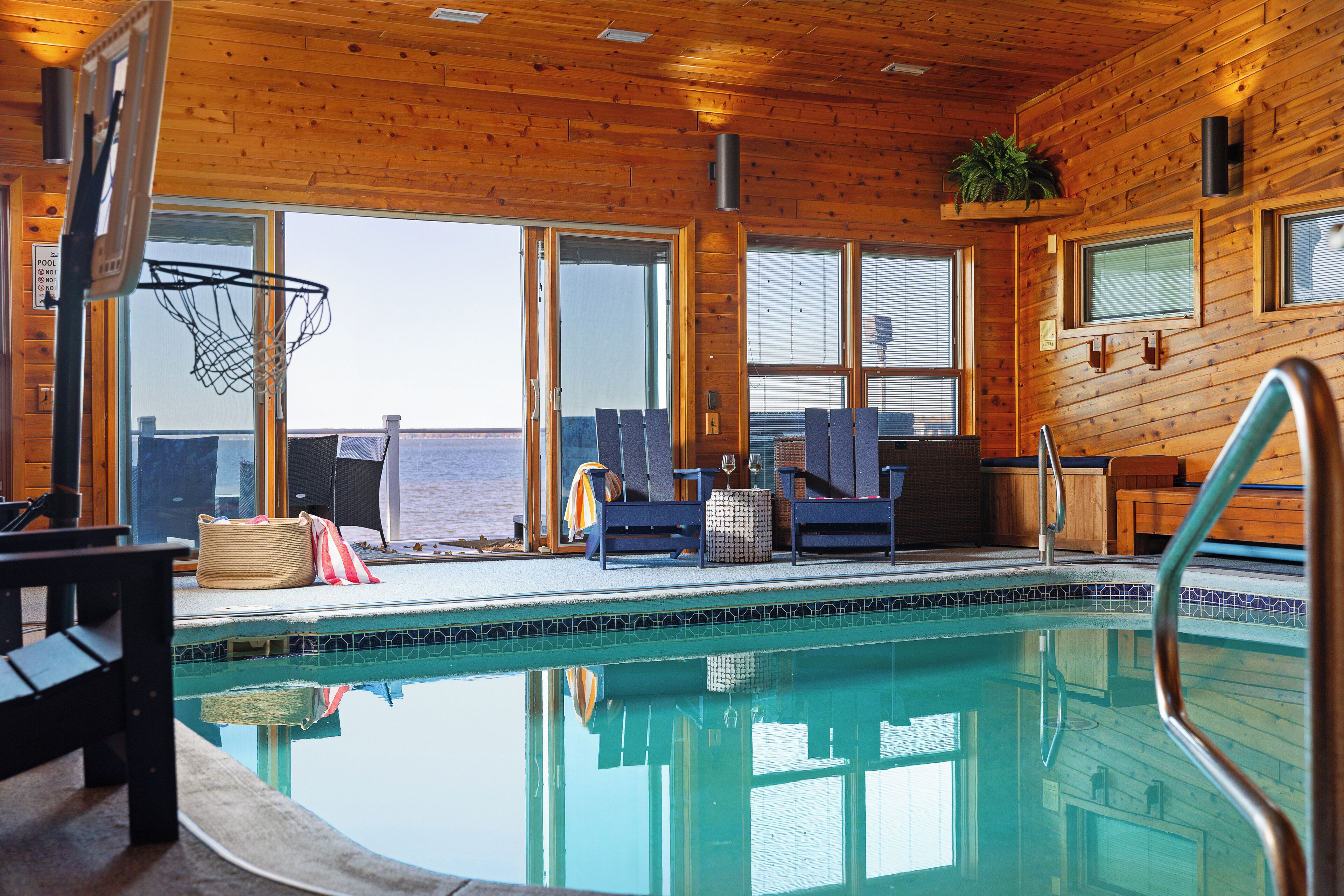 Sisäuima-allas, lämmitetty uima-allas