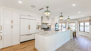Private kitchen - Spectacular 4 bedroom home in the Tigertail area close to beach access. (Marco Island)