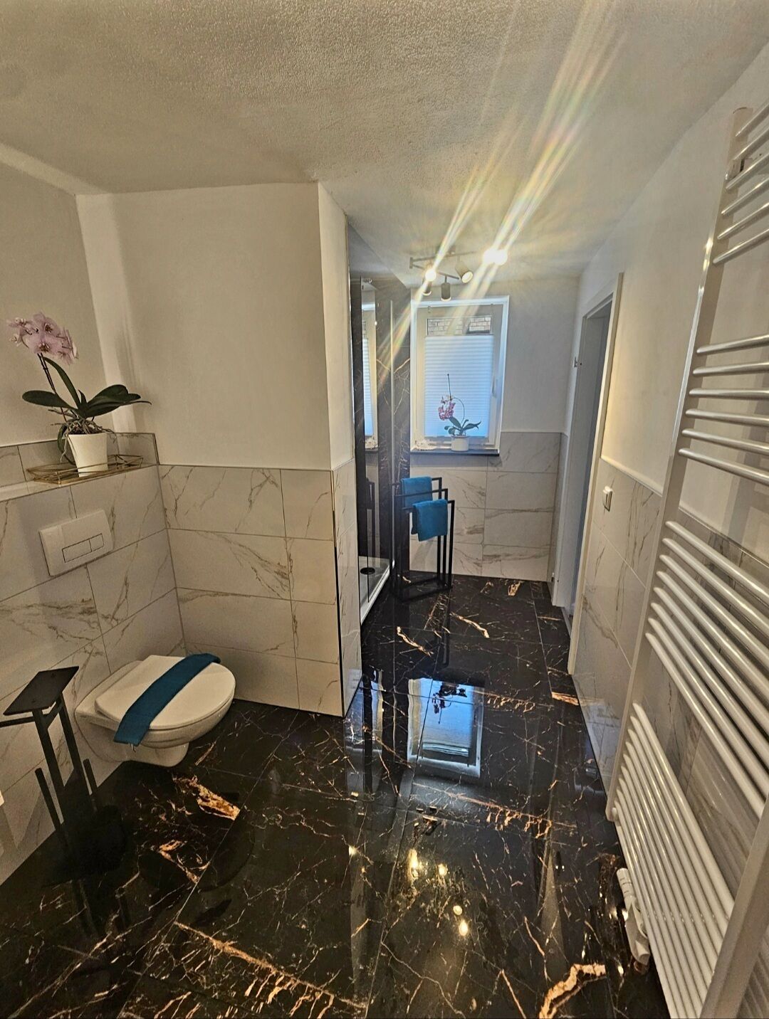Dusche, Haartrockner, Handtücher, Seife