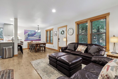 Wild Cascadia Retreat in marvelous Skykomish - 20 min to Stevens Pass