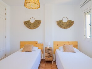 2 soverom, strykejern/-brett, wi-fi (inkludert) og sengetøy