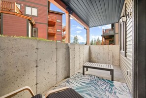 Terrace/patio - Fireside Retreat | Hot Springs | Fireplace | Pets (Radium Hot Springs)