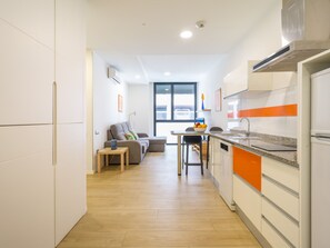 Fridge, microwave, stovetop, dishwasher