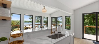 Lake House w/Hot Tub, Game Room, Fireplace & Beach