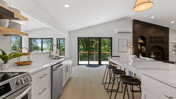 雪櫃、微波爐、焗爐、爐具