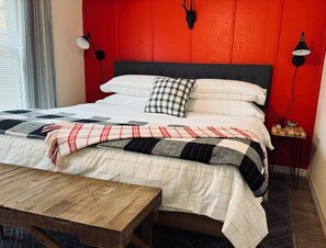 4 bedrooms, iron/ironing board, Internet, bed sheets