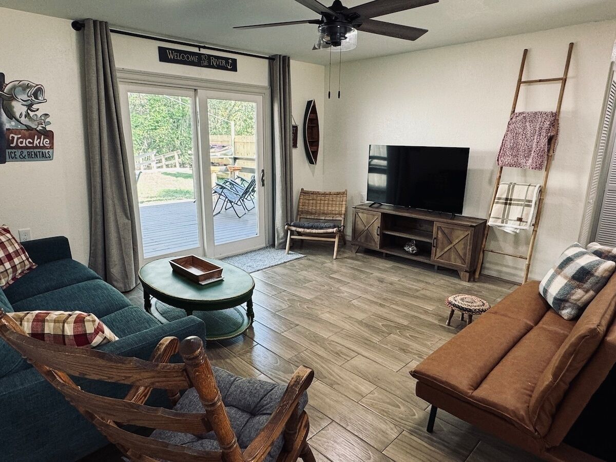 Waterfront Multi-family Retreat - Crystal River, FL