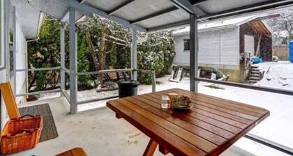 Sunny Big Basement Room with shared bathroom