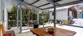 Sunny Big Basement Room with shared bathroom