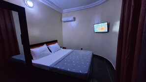 Room amenity - Room-economy Double Bed in Lome Togo (Lomé)