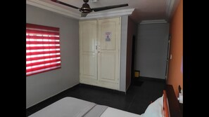 Shared Dormitory, 1 Bedroom, Balcony, Garden View - Room-economy Double Bed in Royal Blue Gu (Lomé)