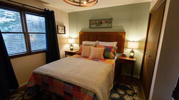 2 bedrooms, desk, iron/ironing board, free WiFi