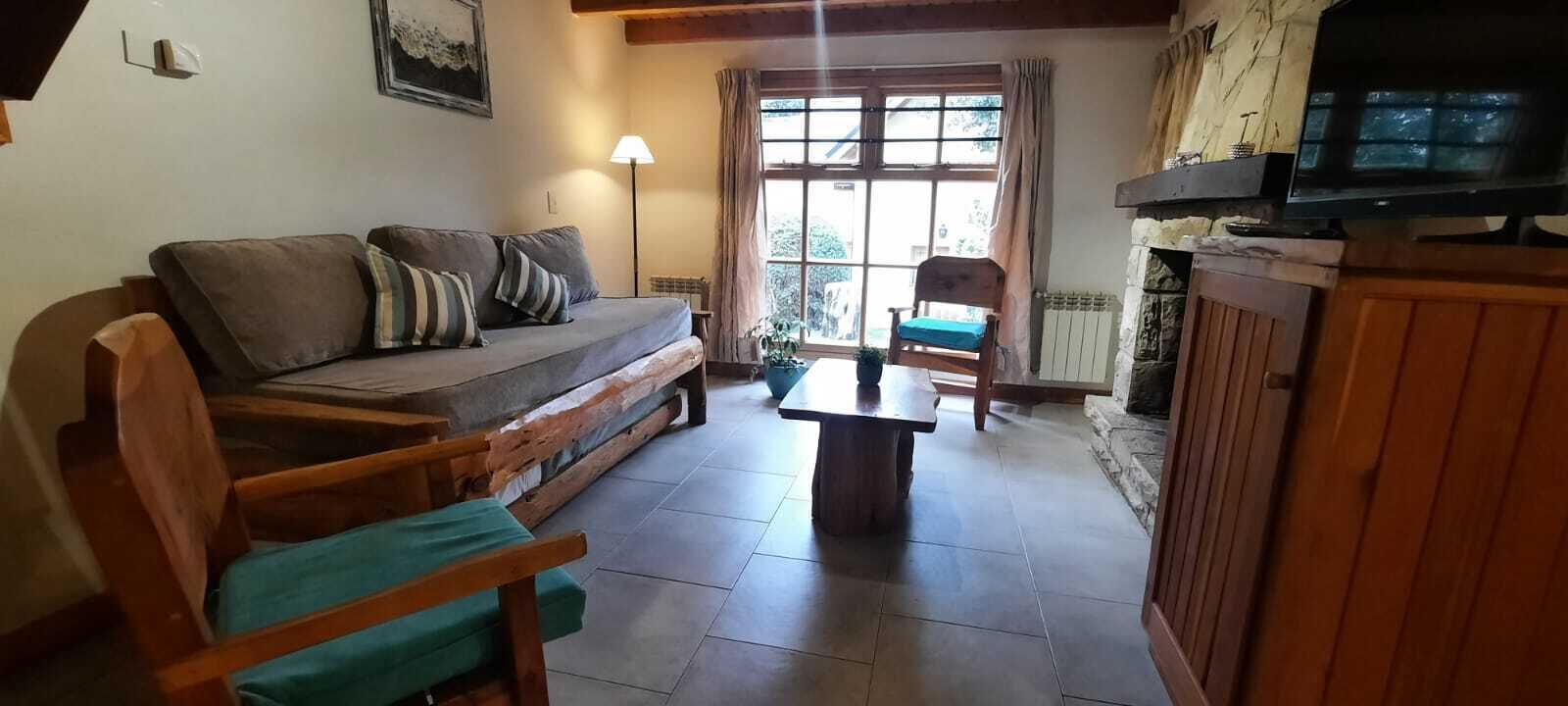 Bungalow | Ruang tamu | TV Pintar 