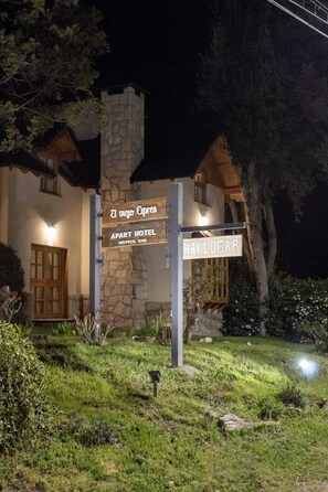 Exterior - El Viejo Cipres (San Carlos de Bariloche)