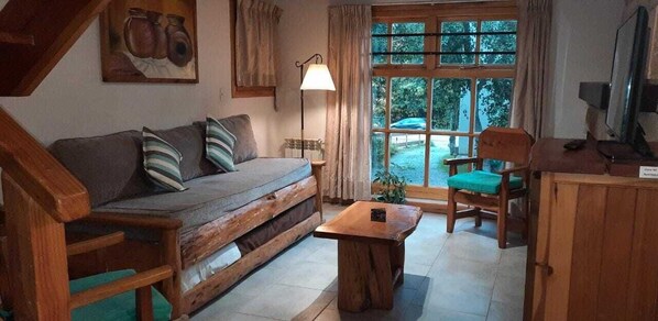 Bungalow | Living area | Smart TV - El Viejo Cipres (San Carlos de Bariloche)