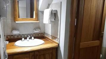 Bungalow | Salle de bain | Serviettes fournies