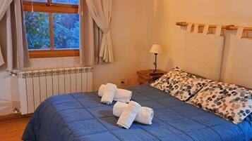 Bungalow, 1 chambre | 1 chambre, coffres-forts dans les chambres, rideaux occultants