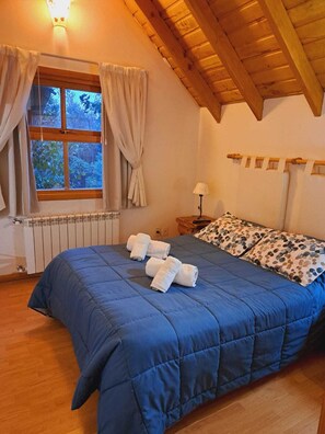 In-room safe, blackout curtains, free WiFi - El Viejo Cipres (San Carlos de Bariloche)