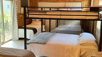 4 bedrooms, free WiFi, bed sheets