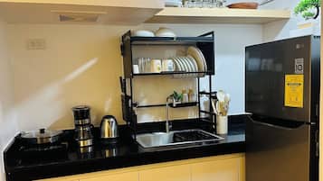 Fridge, microwave, stovetop, electric kettle