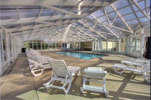 On Mountain Time Condo w/ Hot Tub, 2 Pools, Balcony & Mountain Views