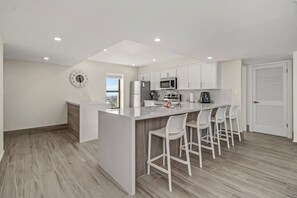 Refrigerador, microondas, lavavajillas, tostadora