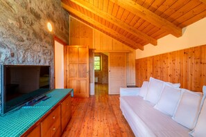 House, Patio, Garden View | Living area | 35-inch TV with digital channels - La Betulla by Wonderful Italy (Bellagio)