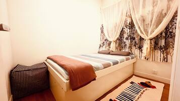 2 bedrooms, desk, iron/ironing board, WiFi