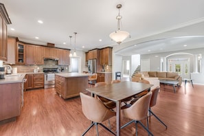Interior - 5BR Family Home Near Vancouver w/ Yard (Surrey)