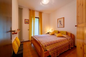 Apartment | 2 bedrooms, iron/ironing board, free WiFi - Crimson Apartment by Wonderful Italy (Bellagio)