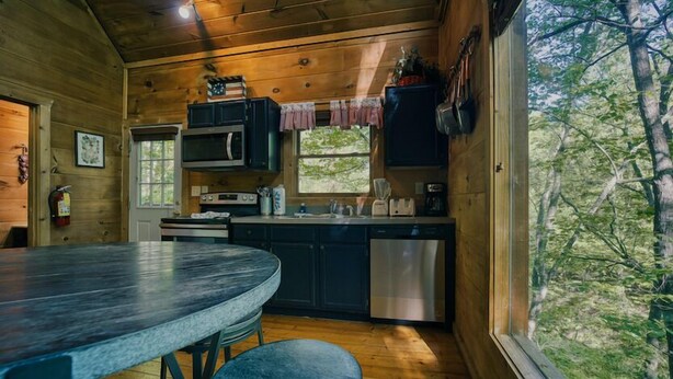 Kabin, Beberapa Tempat Tidur, hot tub, pemandangan gunung (Leaf ‘n Awe) | Dapur pribadi