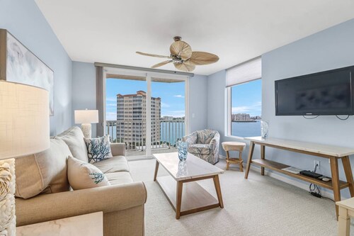 Beautiful 1-bedroom condo with the best views ocean,back bay & beautiful sunset