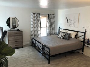 3 Schlafzimmer, Bügeleisen/Bügelbrett, Bettwäsche