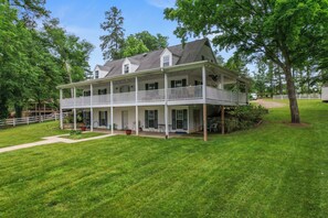 Exterior - Lovin Lake Livin A Must-see! (Mooresville)