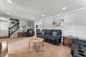 House, Multiple Beds, Patio (Lovin’ Lake Livin’) | Living area | 50-inch flat-screen TV with digital channels, video-game console - Lovin Lake Livin A Must-see! (Mooresville)