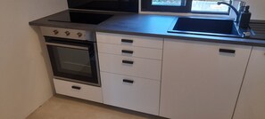 Four à micro-ondes, un four, surface de cuisson