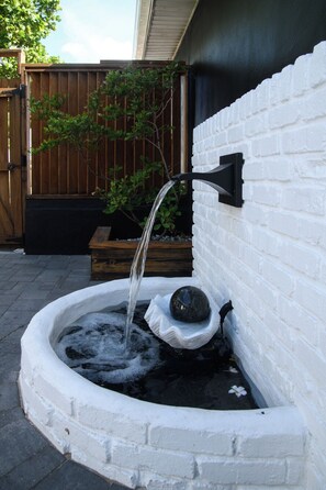 Property grounds - Newly renovated tropical oasis with hot tub in beautiful Indian Harbour Beach (Satellite Beach)