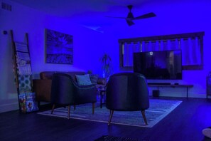 Smart TV - Newly renovated tropical oasis with hot tub in beautiful Indian Harbour Beach (Satellite Beach)