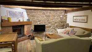 Fireplace - Casa El Nogal (san miguel de luena)