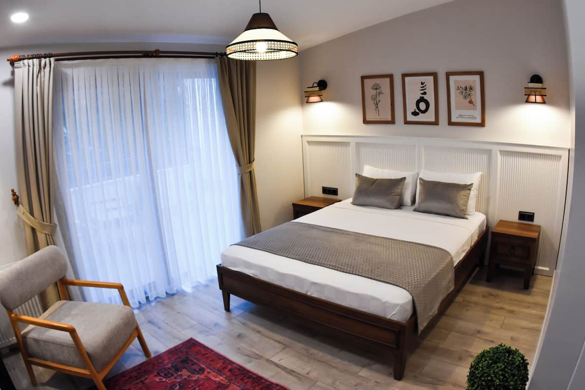 Premium bedding, Select Comfort beds, minibar, desk